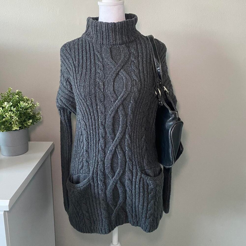 Abercrombie & Fitch Gray Cable Knit Sweater
